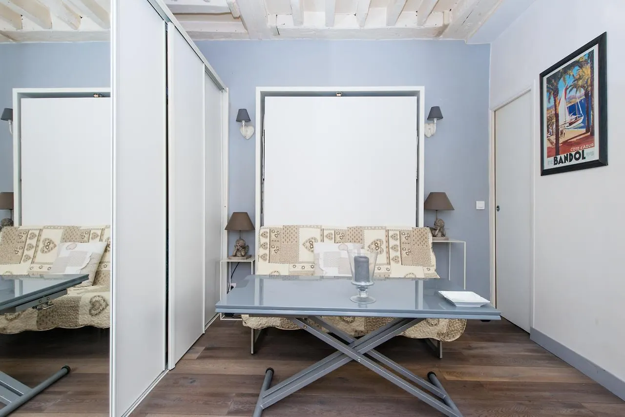 Modern Montorgueil Studio *